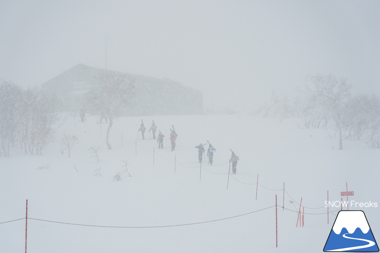 ニセコビレッジスキーリゾート｜気温 -18℃…。最強寒波到来で視界不良なほどのパウダースノーが降り積もる！